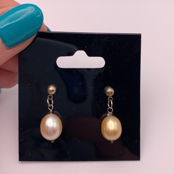 Two Tone White Faux Pearl Stud Earrings - Picture 2 of 7